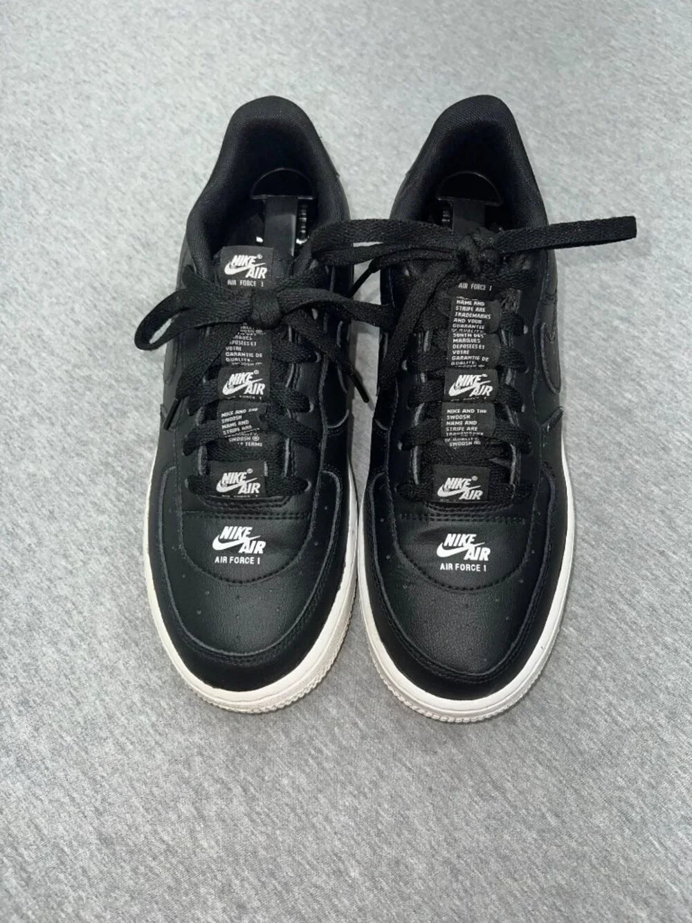 Nike Air Force 1 Low Black/White Sneakers Youth Size‎ 6.5Y Leather Casual Shoes